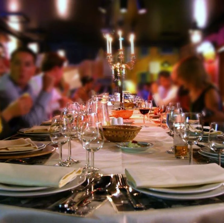 Planea algo especial: Come o Cena en los mejores Restaurantes con Espectáculo de Madrid